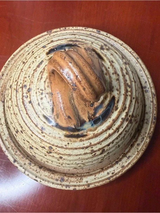 Signed Handmade Stoneware Speckled Covered Dome Butter Dish - Picture 4 of 6